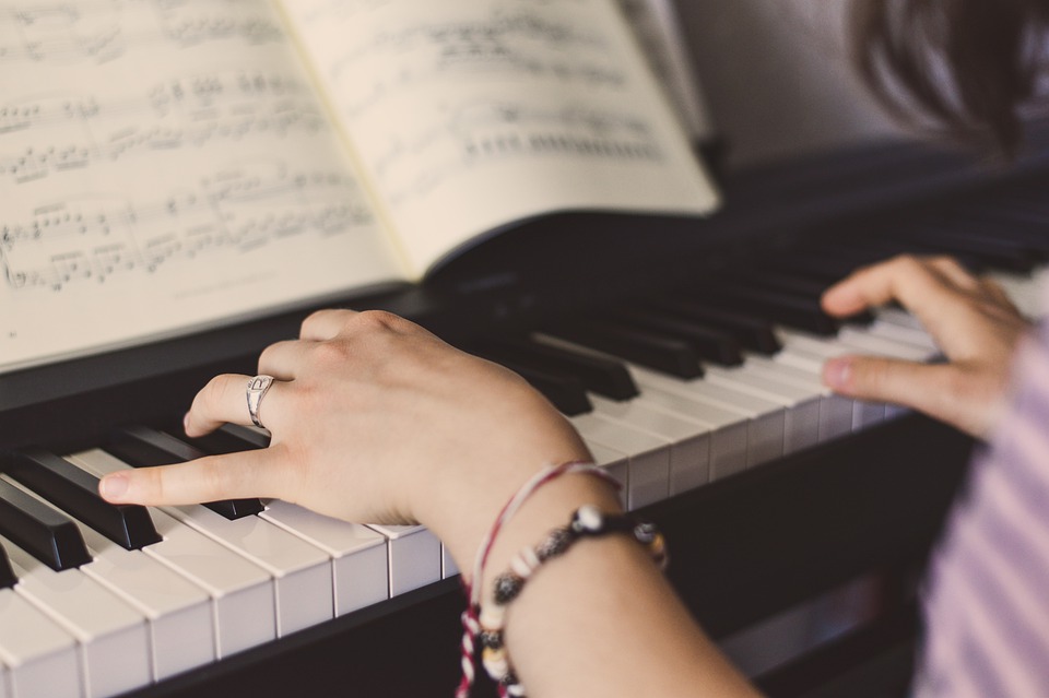 How does piano tuning work?